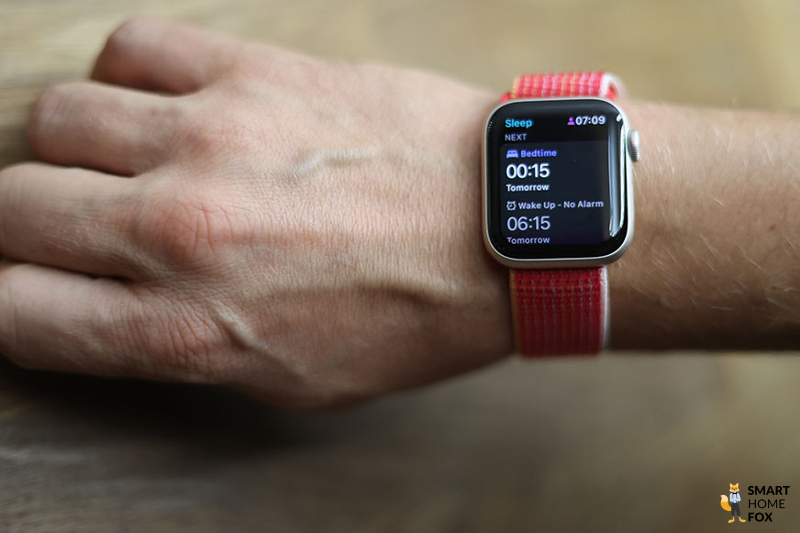 Man sieht den Schlafplan auf der Apple Watch SE.